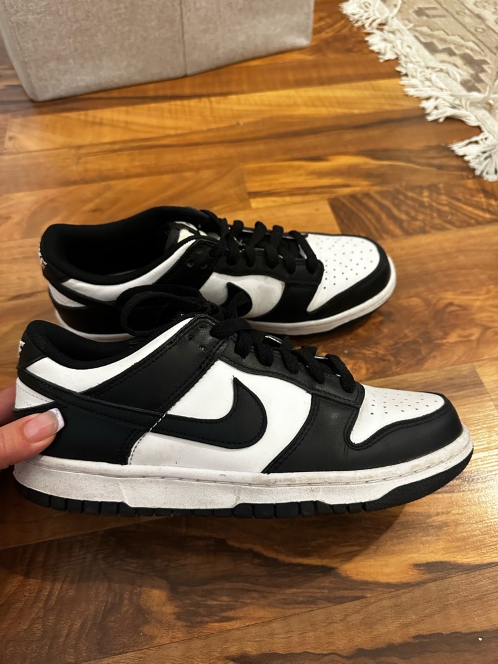 Nike Men's Low-Top Sneakers in Black and White